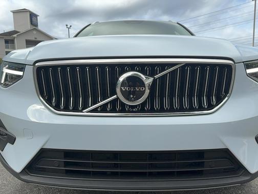 2024 Volvo XC40 B5 Plus Bright