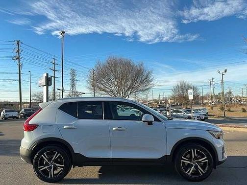 2025 Volvo XC40 Core