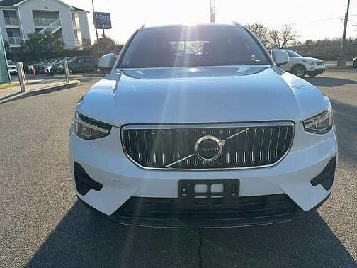 2025 Volvo XC40 Core