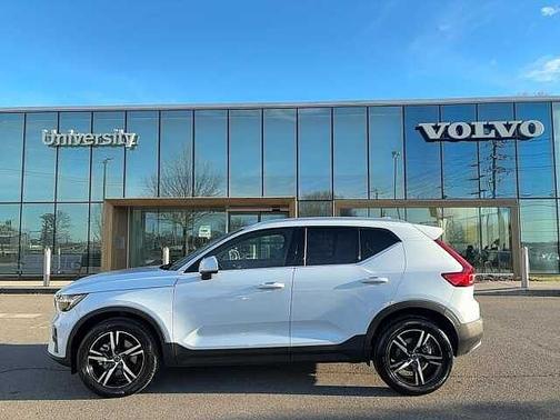 2025 Volvo XC40 Core