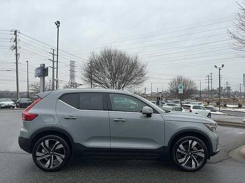 2024 Volvo XC40 Plus