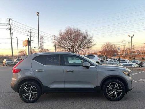 2024 Volvo XC40 Core