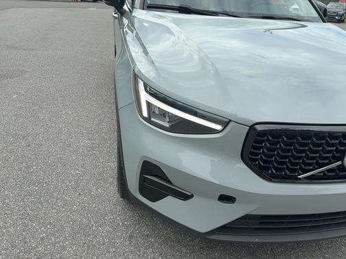 2024 Volvo XC40 B5 Core