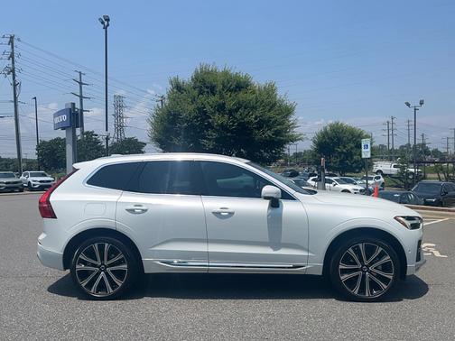 2023 Volvo XC60 B5 AWD Ultimate Bright