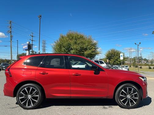 2025 Volvo XC60 B5 Plus
