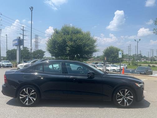 2024 Volvo S60 B5 Core Dark