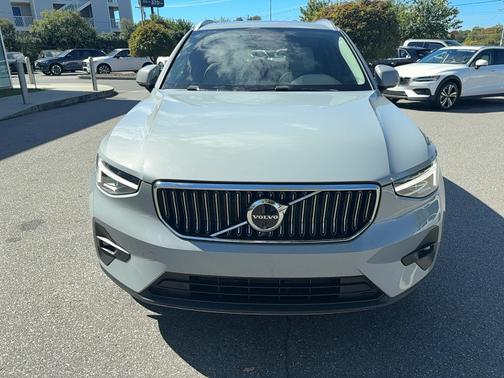 2024 Volvo XC40 B5 Plus Bright