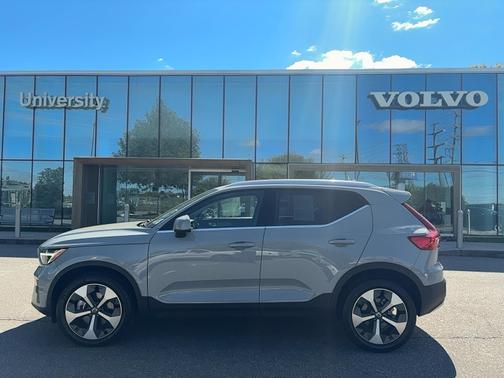 2024 Volvo XC40 B5 Plus Bright