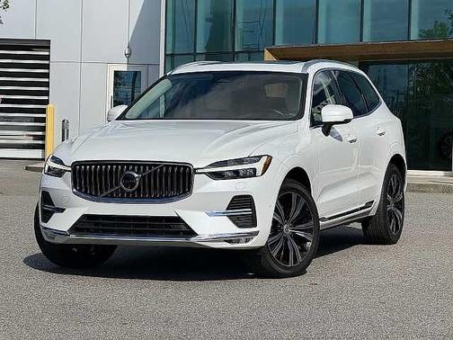 Crystal White 2023 Volvo XC60 Plus