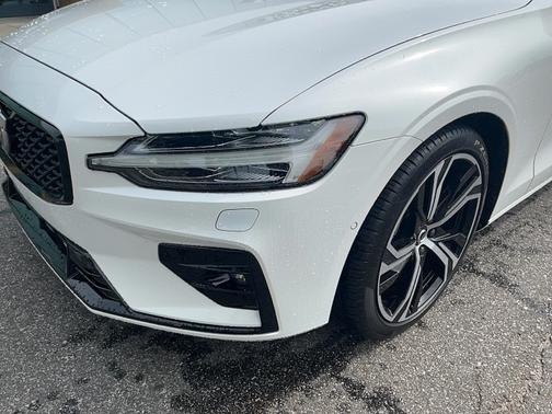 2024 Volvo S60 B5 Plus Dark