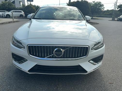 2022 Volvo S60 B5 FWD Inscription