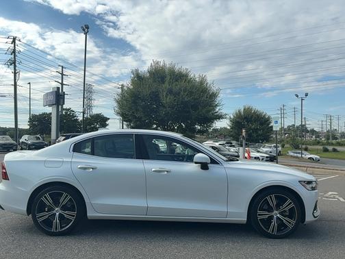 2022 Volvo S60 B5 FWD Inscription