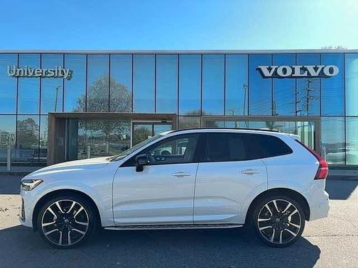 2023 Volvo XC60 B5 FWD Ultimate Dark