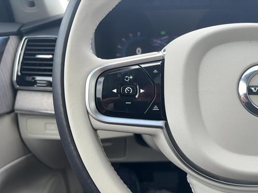 2024 Volvo XC90 B5 Plus Bright