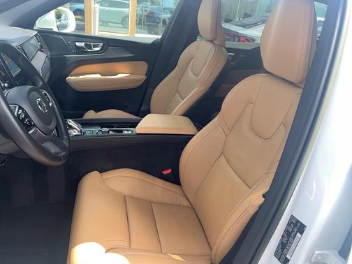 2022 Volvo XC60 B5 FWD Inscription