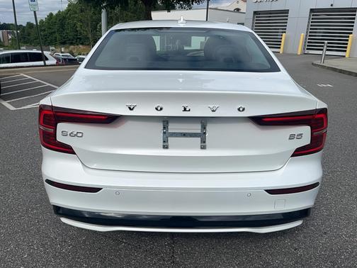 2024 Volvo S60 B5 Plus Dark