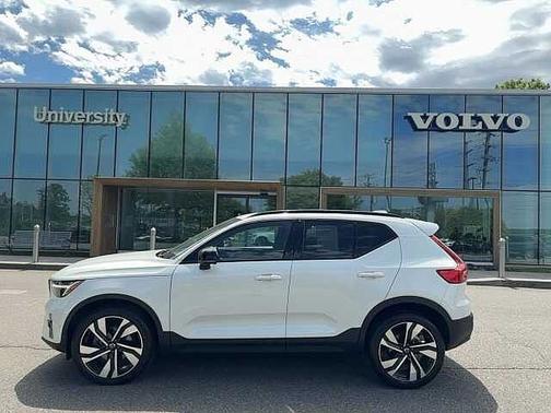 Crystal White 2025 Volvo XC40 Plus