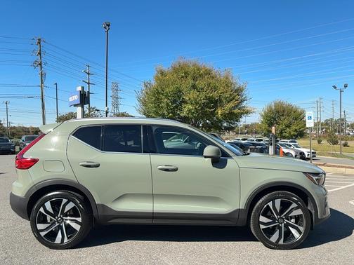 2024 Volvo XC40 B5 Plus Bright
