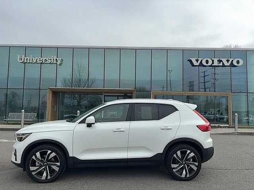 2023 Volvo XC40 B5 AWD Ultimate Bright