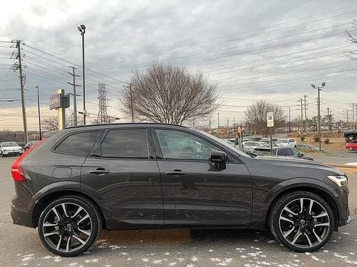 2023 Volvo XC60 B5 FWD Ultimate Dark