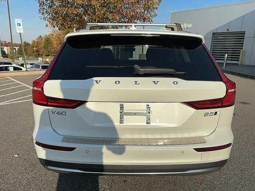 2023 Volvo V60 Cross Country Ultimate