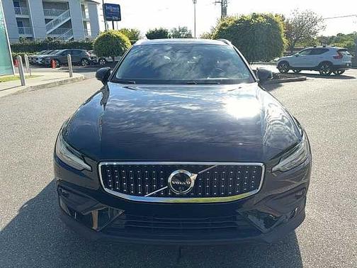 2025 Volvo V60 Cross Country Plus