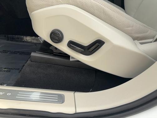 2024 Volvo XC90 B6 Plus Bright 6-Seater
