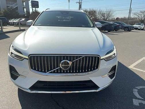 2023 Volvo XC60 B5 FWD Ultimate Bright