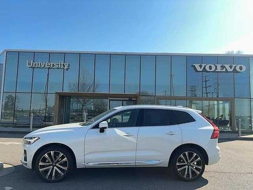 2023 Volvo XC60 B5 FWD Ultimate Bright