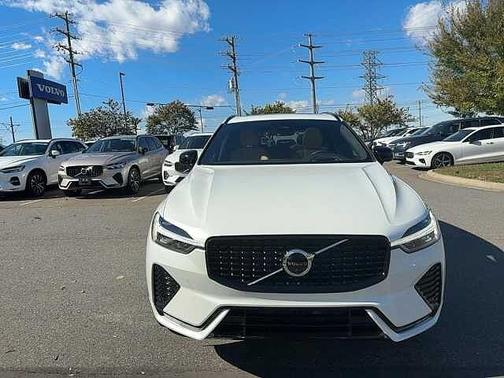 2023 Volvo XC60 B5 FWD Ultimate Dark