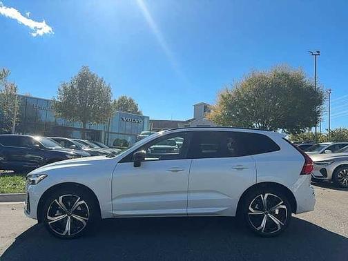 2023 Volvo XC60 B5 FWD Ultimate Dark