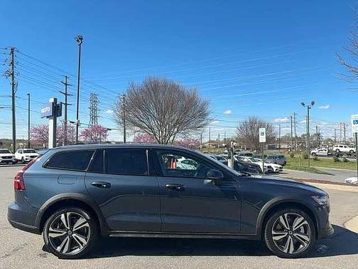 2024 Volvo V60 Cross Country Plus