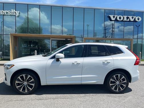 2022 Volvo XC60 B5 FWD Momentum
