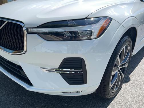 2022 Volvo XC60 B5 FWD Momentum