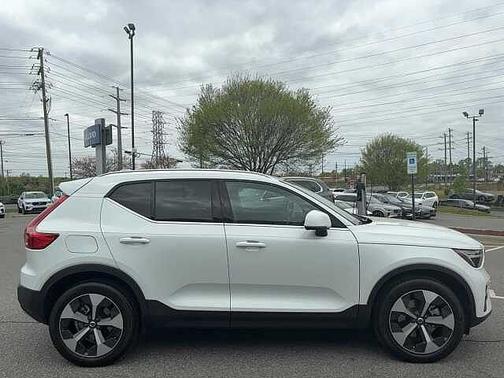 Crystal White 2023 Volvo XC40 Plus