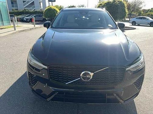 Onyx Black 2025 Volvo XC60 Plus