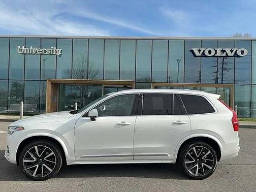 Crystal White 2023 Volvo XC90 Plus