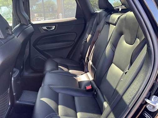 Onyx Black 2024 Volvo XC60 T8 Ultimate Black Edition