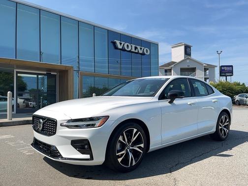 2024 Volvo S60 B5 Core Dark