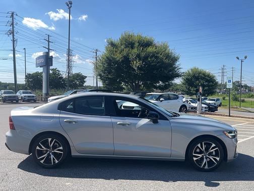 2024 Volvo S60 B5 Core Dark