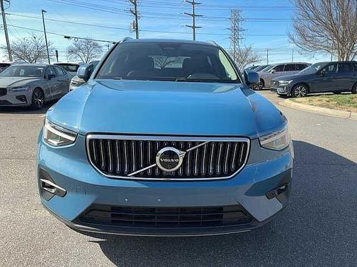 2025 Volvo XC40 Plus