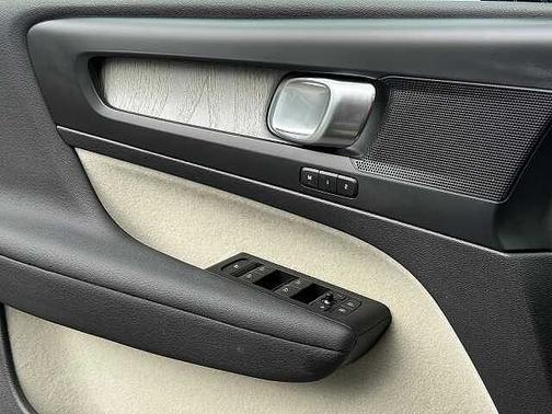 Onyx Black 2023 Volvo XC40 Plus
