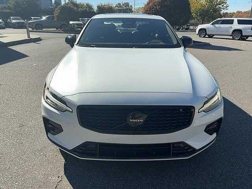 2024 Volvo S60 Plus
