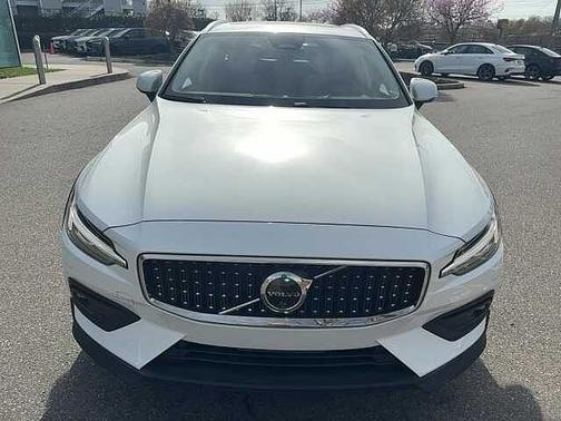 2025 Volvo V60 Cross Country Plus