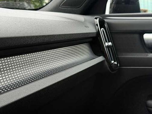 Thunder Grey 2022 Volvo XC40 R-Design