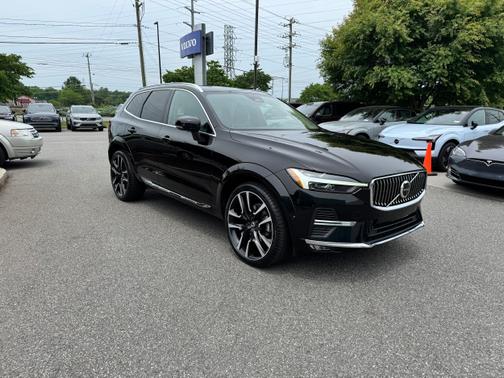 2023 Volvo XC60 B5 FWD Ultimate Bright