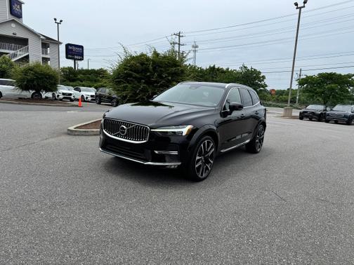 2023 Volvo XC60 B5 FWD Ultimate Bright