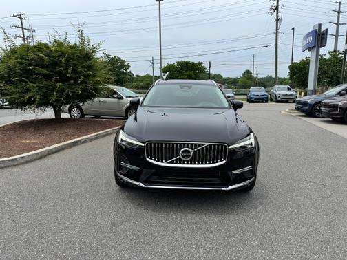 2023 Volvo XC60 B5 FWD Ultimate Bright
