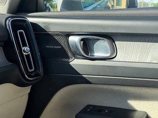 Silver Dawn 2023 Volvo XC40 Plus