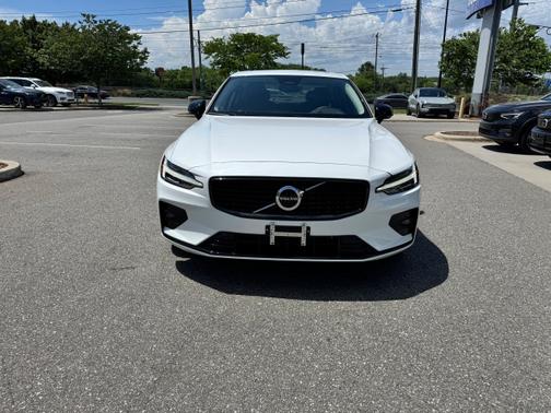 2024 Volvo S60 B5 Core Dark